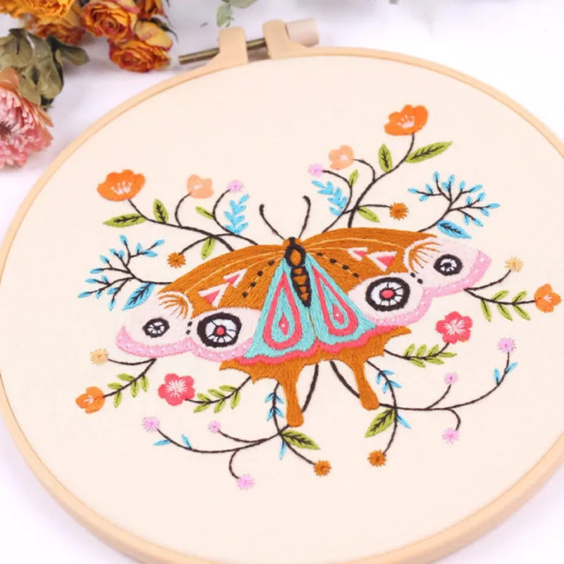 Beginner needlepoint craft kit – animal stitching pattern on fabric