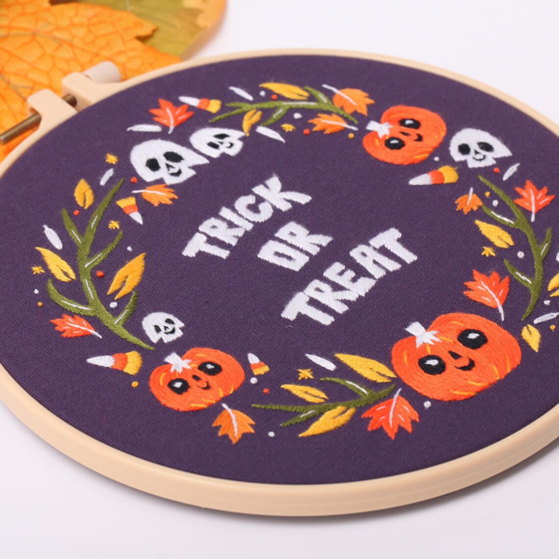 Modern Crewel Embroidery Kit with Pattern about hallow day | Floral Embroidery Full Kit with Needlepoint Hoop| DIY Craft Kit
